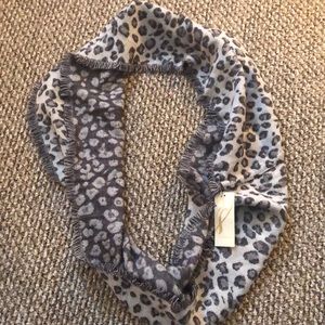 NWT reversible leopard infinity scarf